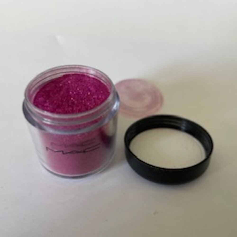 MAC Reflects Very Pink Glitter Pigment